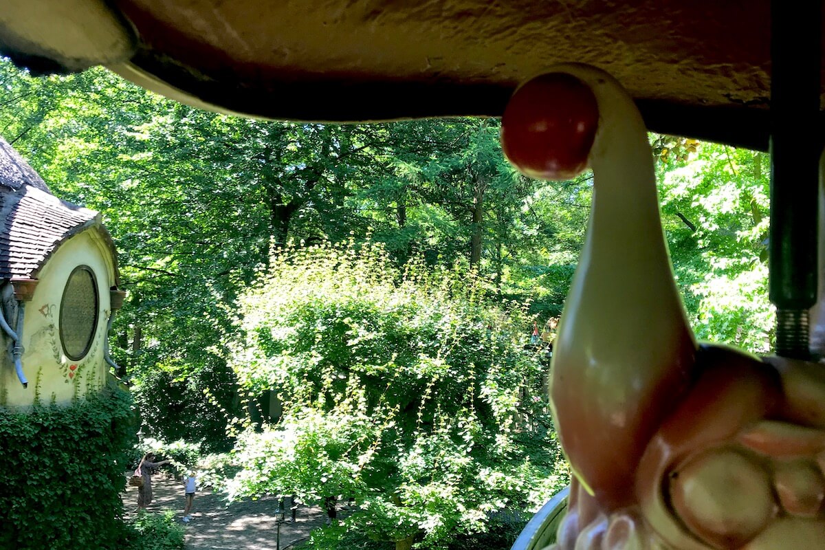 Ride a snail at the Efteling