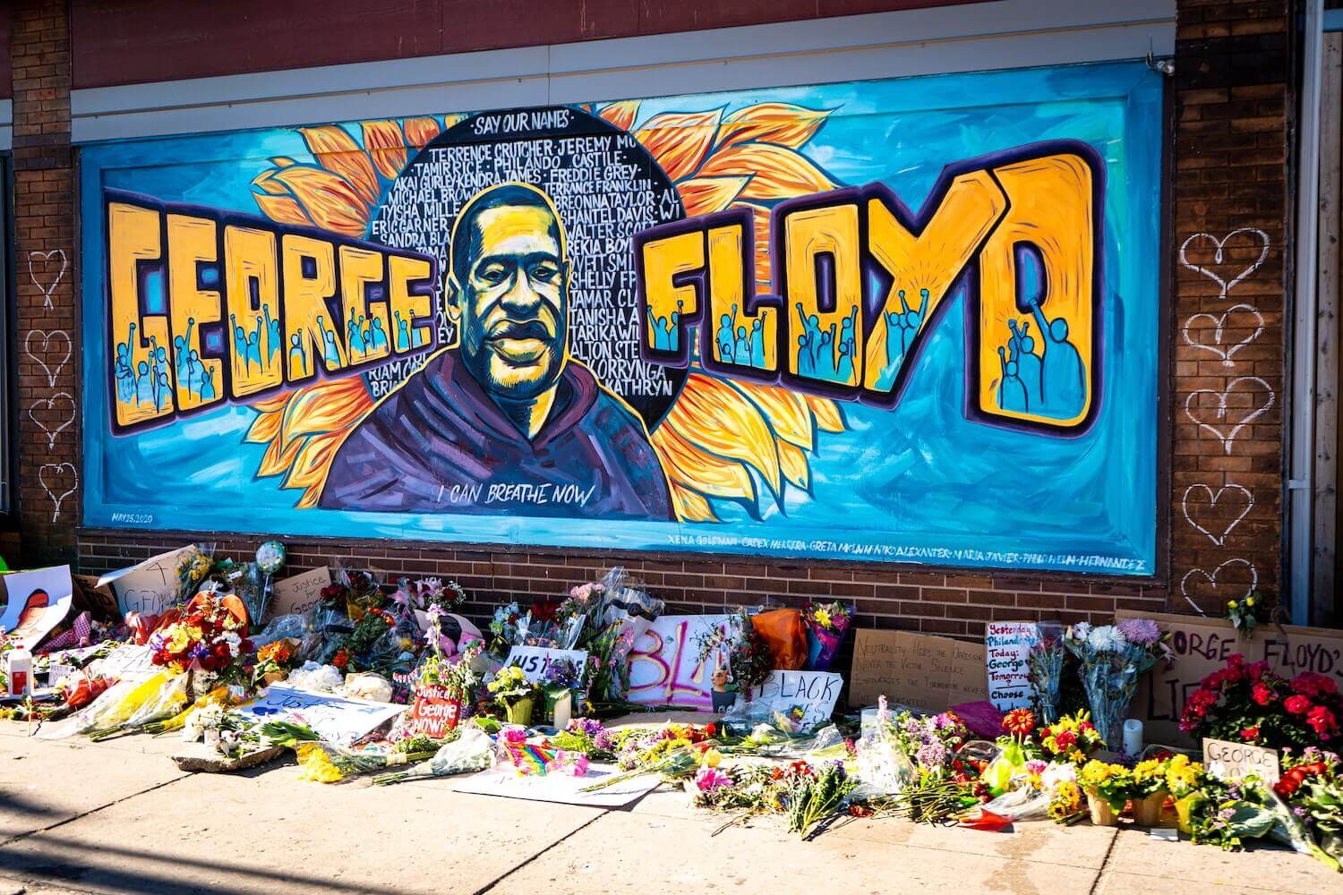 mural honoring George Floyd from black lives matter protest (photo by munshots)